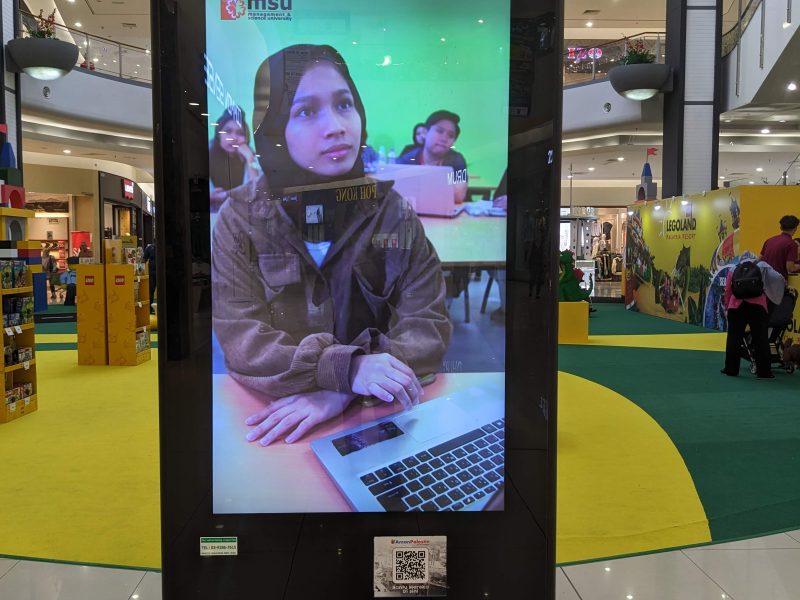 Kesion Malaysia digital standing screen displaying an MSU education advertisement in AEON shopping mall.