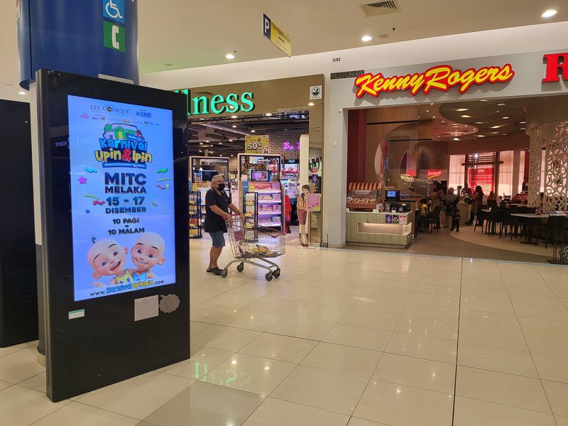 Kesion Malaysia digital standing screen promoting Karnival Upin & Ipin inside AEON shopping mall.